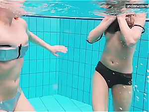 trio naked chicks have joy underwater